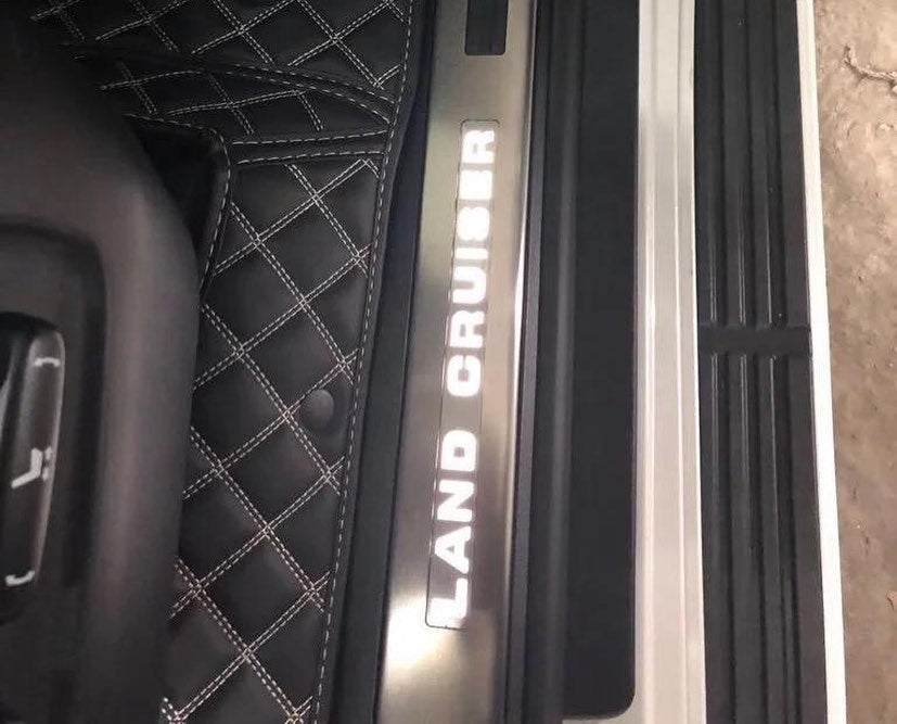 Land Cruiser Side Foot Step In LED And Side Chrome Beading